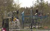 Следить за чистотой на Суворовском кладбище призывают смотрители в Павлодаре